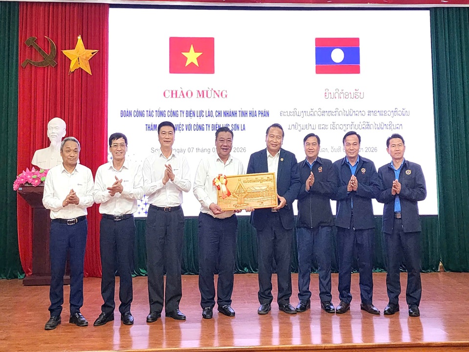 Đoàn Công ty Điện lực tỉnh Hủa Phăn (Lào) thăm, chúc Tết Công ty Điện lực Sơn La